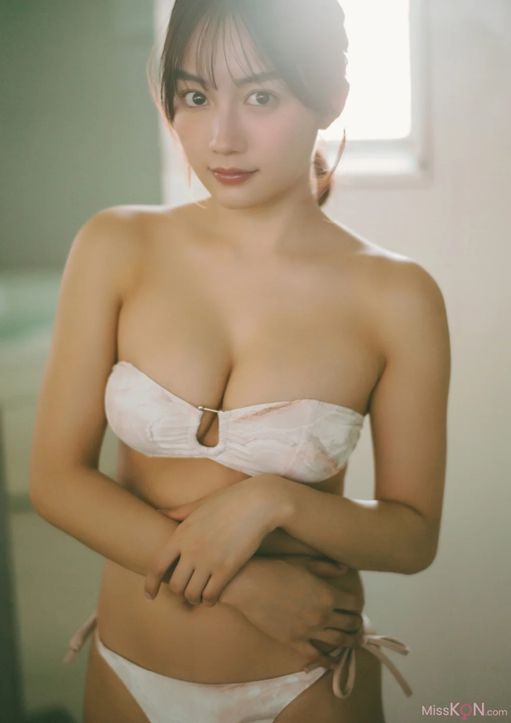 Hikari Kuroki (黒木ひかり)_ BRODYデジタル写真集 「Midnight romance」