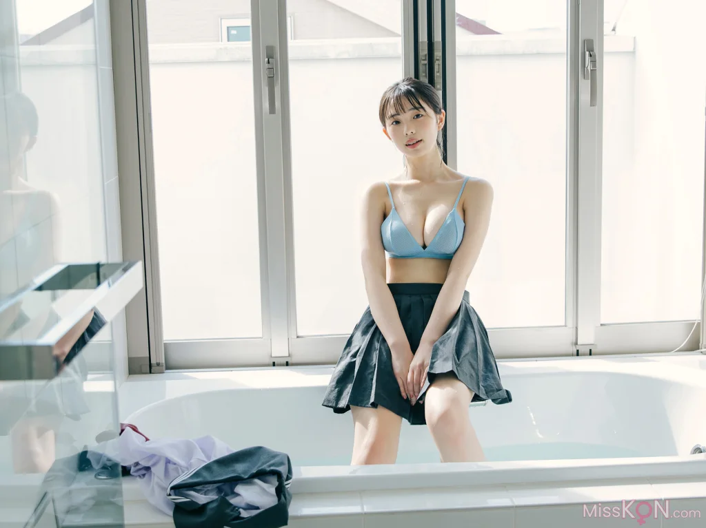 Kikuchi Hina (菊地姫奈)_ Platinum FLASHデジタル写真集 「虚構に恋するプリンセス」