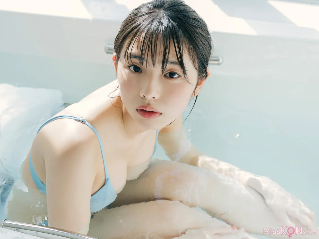 Kikuchi Hina (菊地姫奈)_ Platinum FLASHデジタル写真集 「虚構に恋するプリンセス」