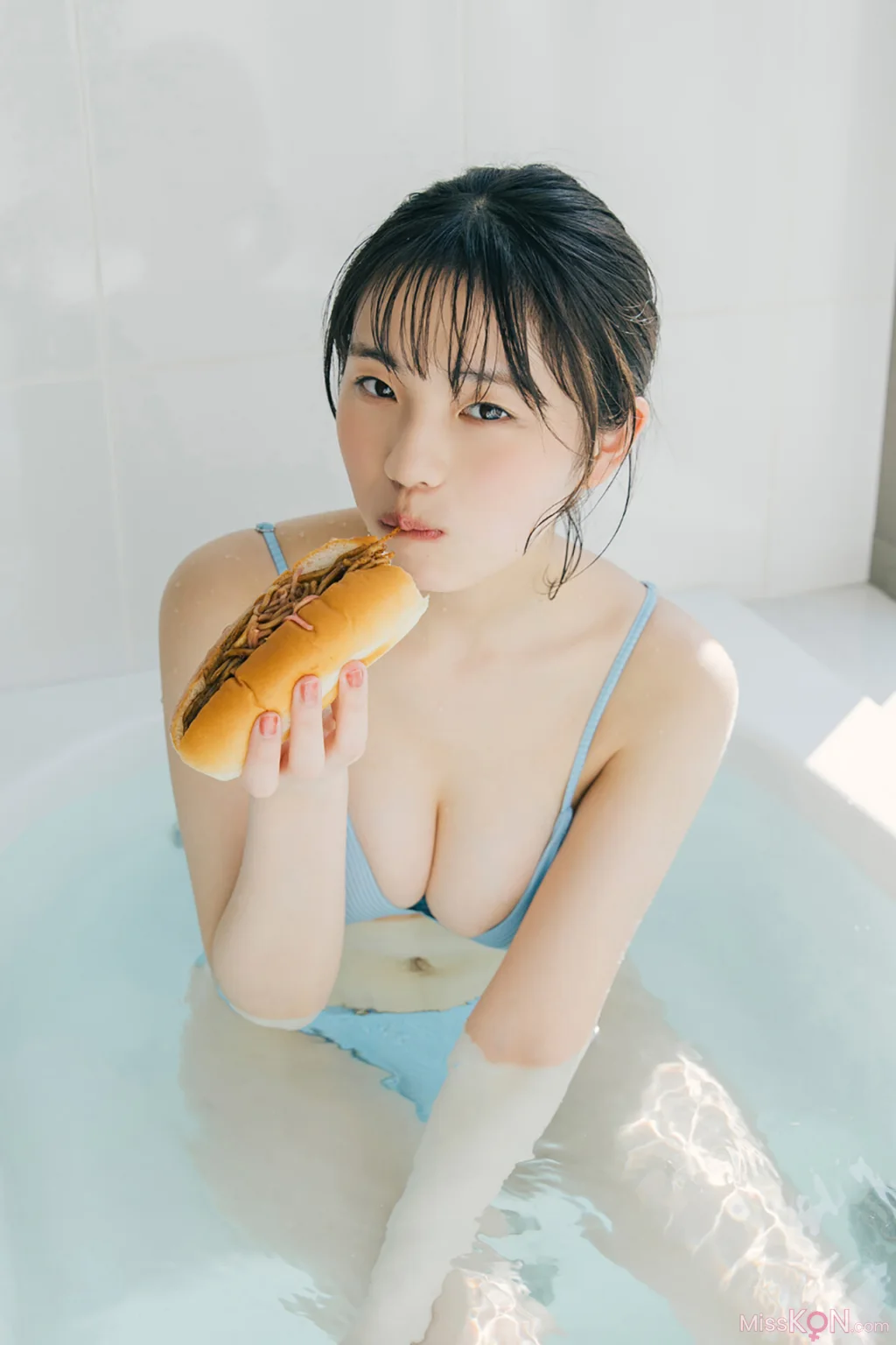 Kikuchi Hina (菊地姫奈)_ Platinum FLASHデジタル写真集 「虚構に恋するプリンセス」