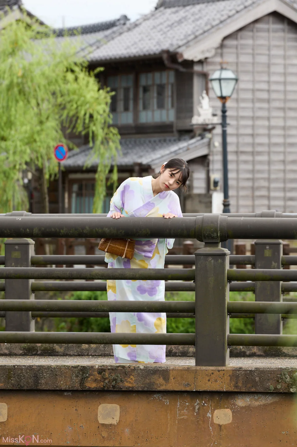 Kikuchi Hina (菊地姫奈)_「圧倒的ヒロイン」ｖｏｌ．１　ＦＲＩＤＡＹデジタル写真集