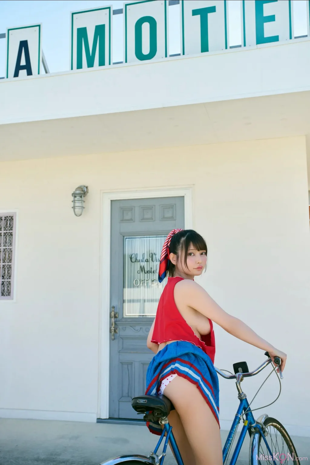 Nitori Sayaka (似鳥沙也加)_ FRIDAY GOLD A to Z Vol.21+22