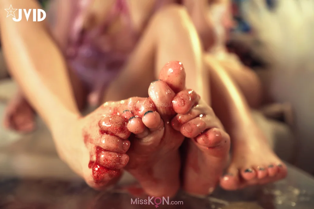 [JVID] 肉包Mini & 吳紫欣_ 體液兔X淫水兔~色液融合~!!