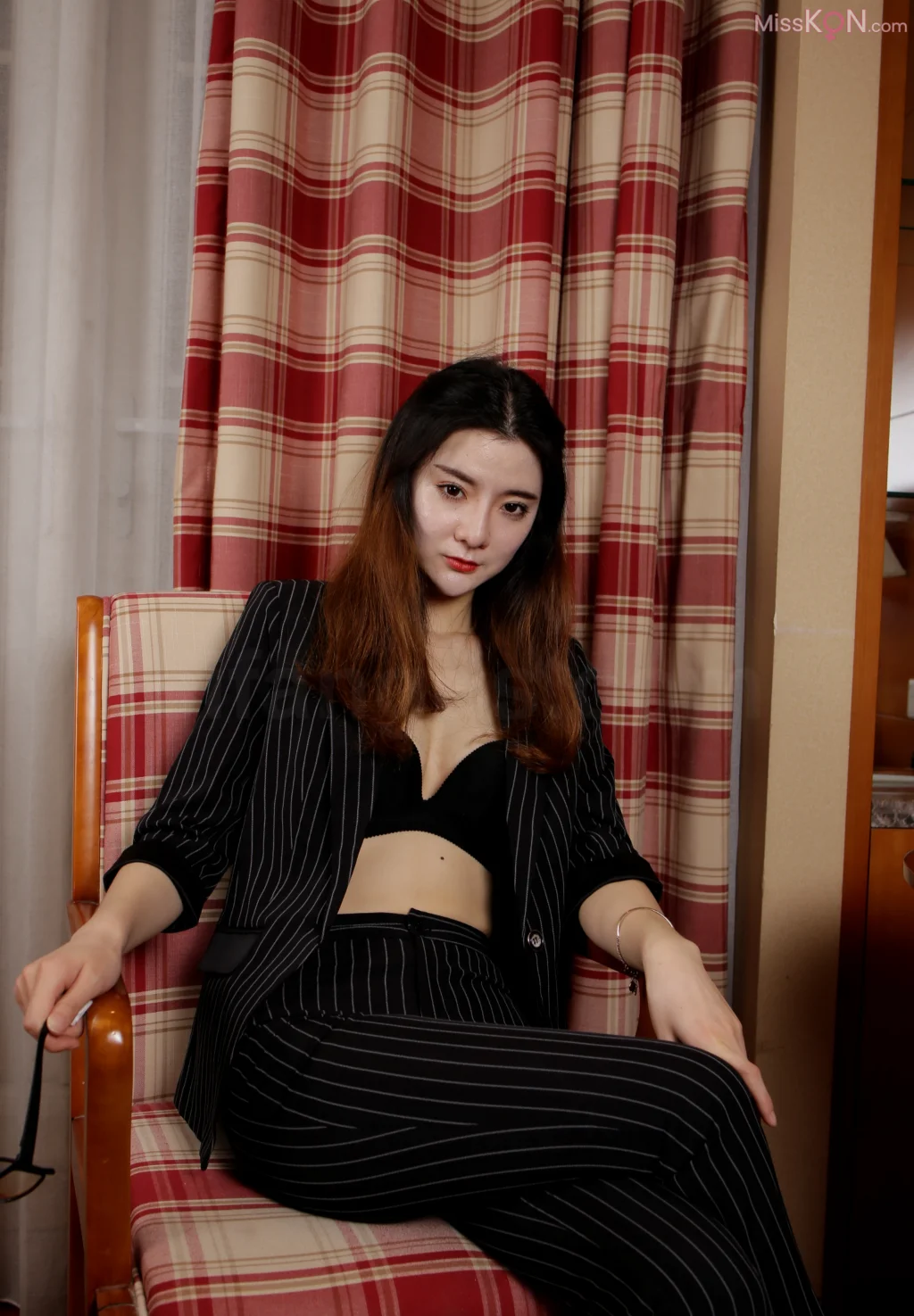 [Private Photoshoot] 梦凡_ 极品素人御姐 怀旧式宾馆全尺度私拍