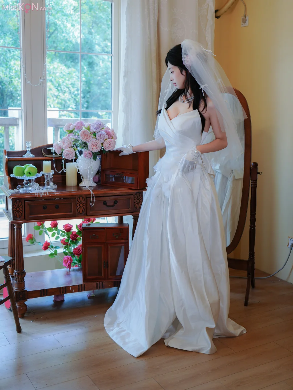 [XR Uncensored] 朱朱molly_ R18 秀人网模特 新人首秀 洁白婚纱
