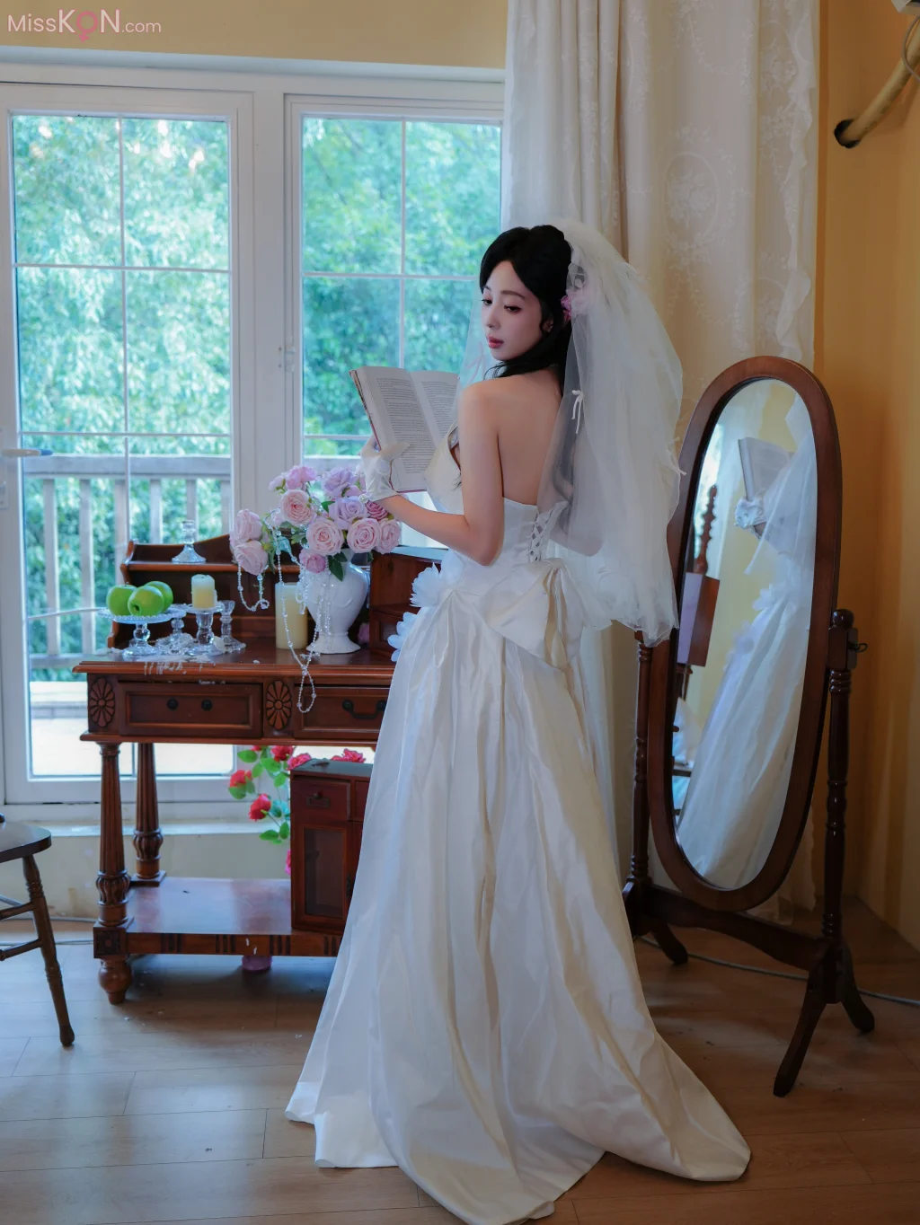 [XR Uncensored] 朱朱molly_ R18 秀人网模特 新人首秀 洁白婚纱