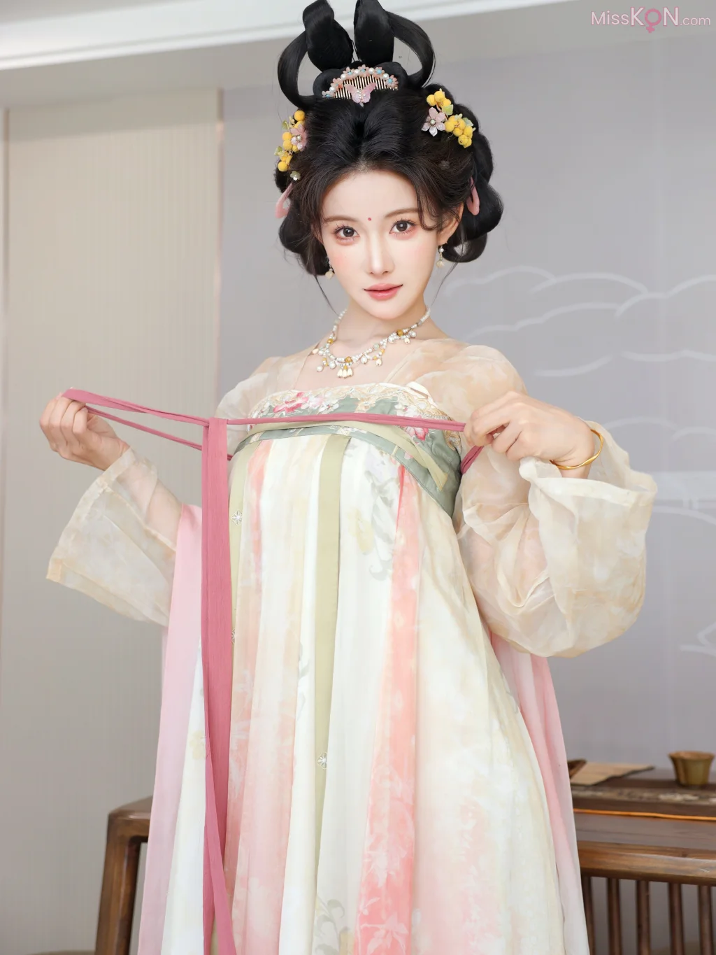 [XR Uncensored] 梨霜儿_ R18 秀人网模特 梦回大唐