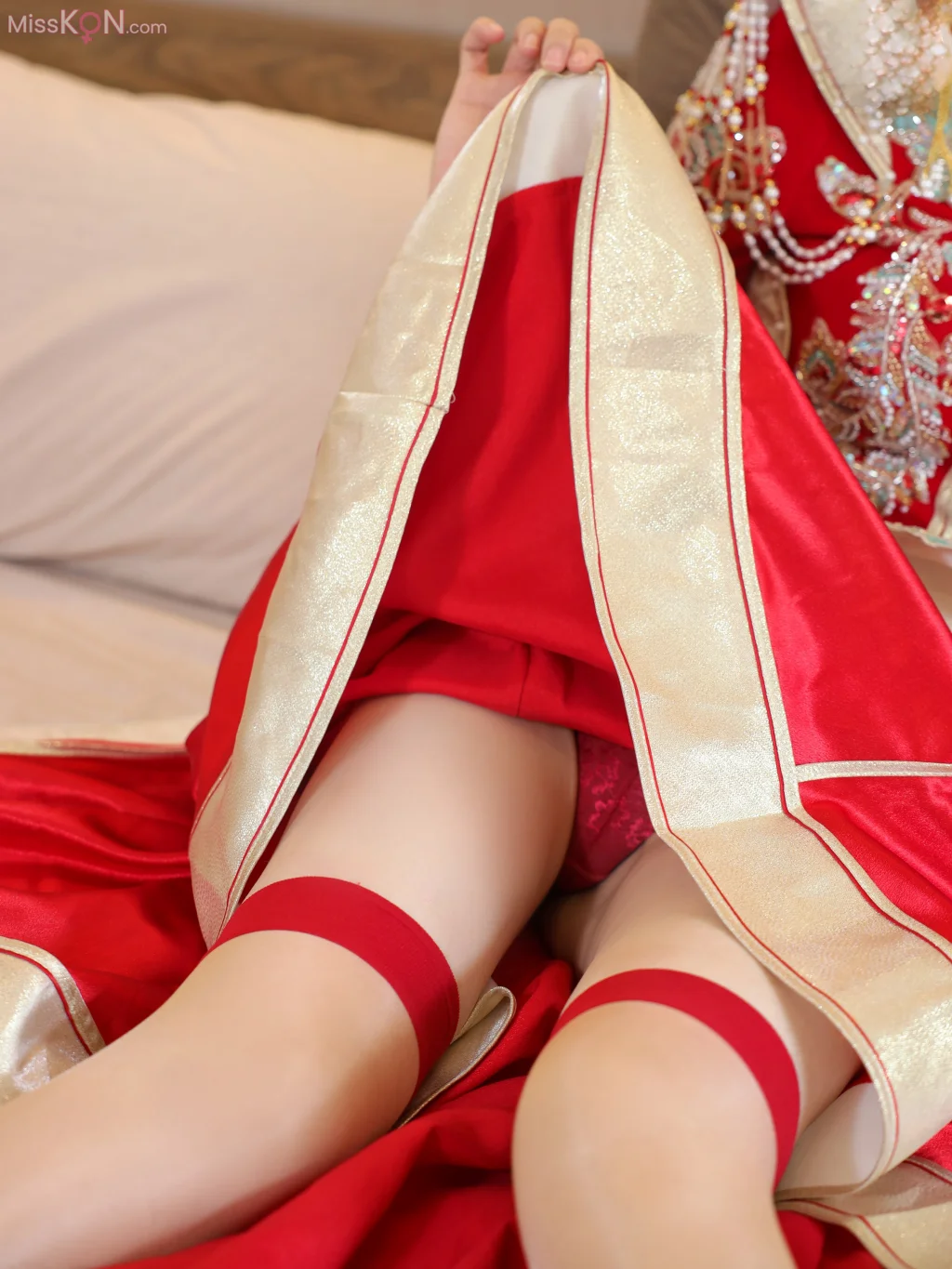 [XR Uncensored] 梨霜儿_ R18 秀人网模特 秀禾服