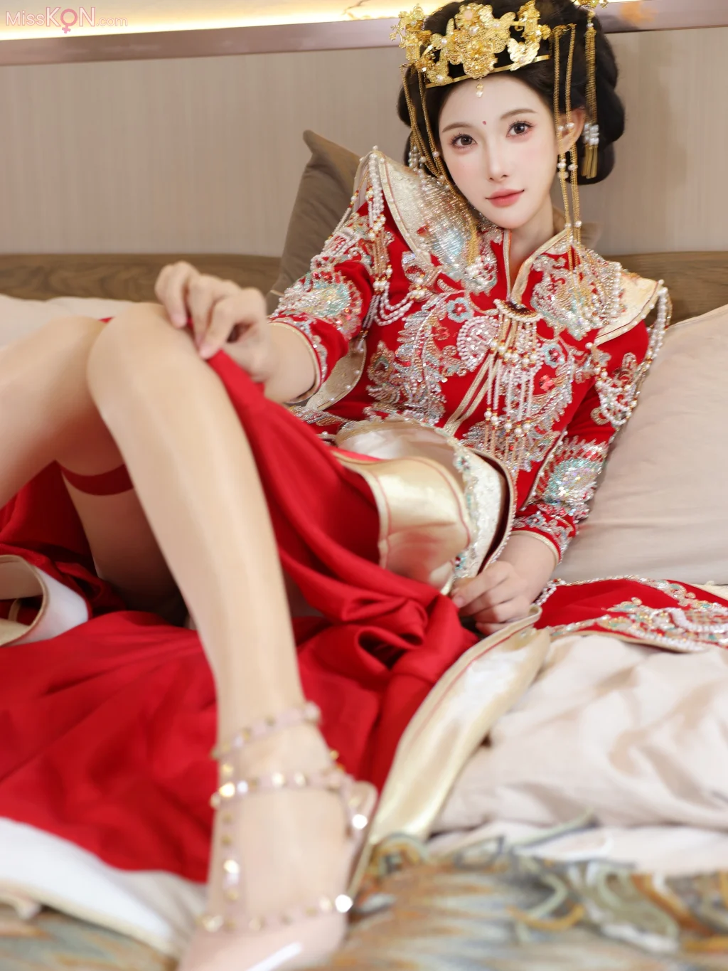 [XR Uncensored] 梨霜儿_ R18 秀人网模特 秀禾服