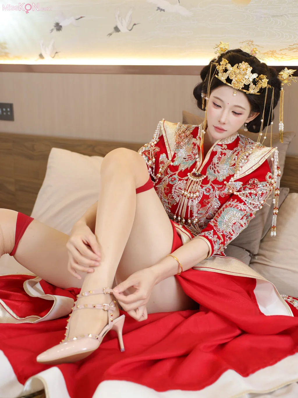 [XR Uncensored] 梨霜儿_ R18 秀人网模特 秀禾服