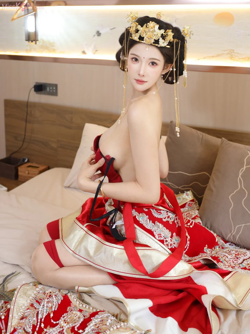 [XR Uncensored] 梨霜儿_ R18 秀人网模特 秀禾服