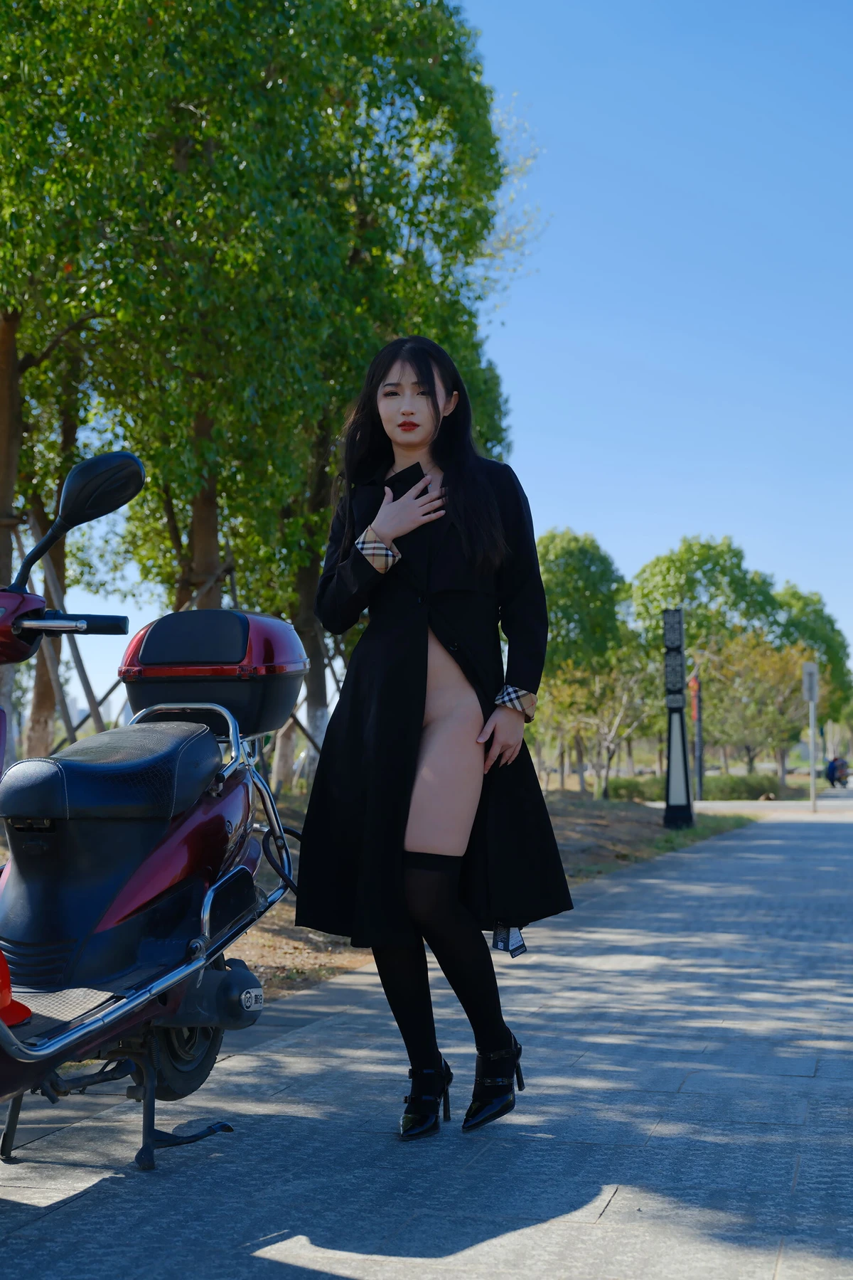 小泽 – 黑丝御姐 户外露出 Set.01