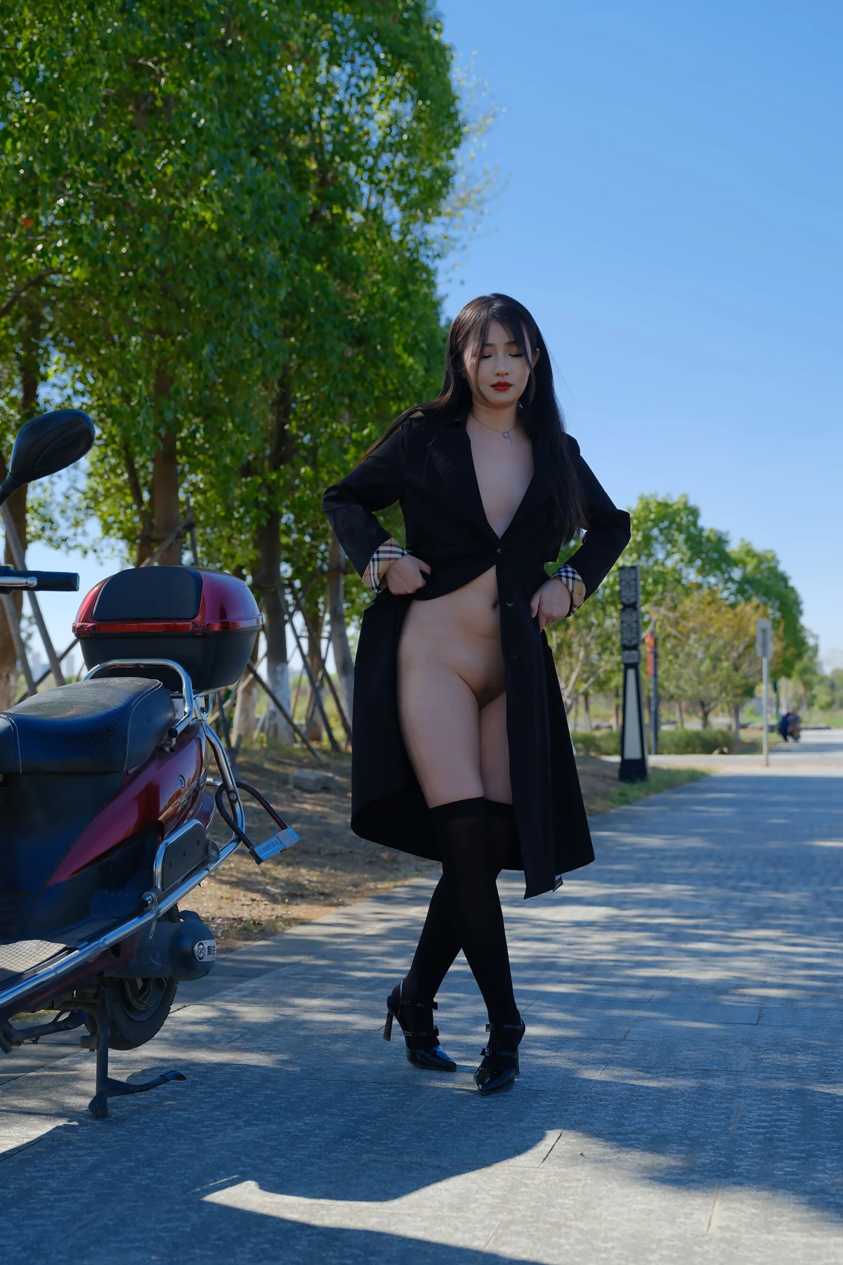小泽 – 黑丝御姐 户外露出 Set.01