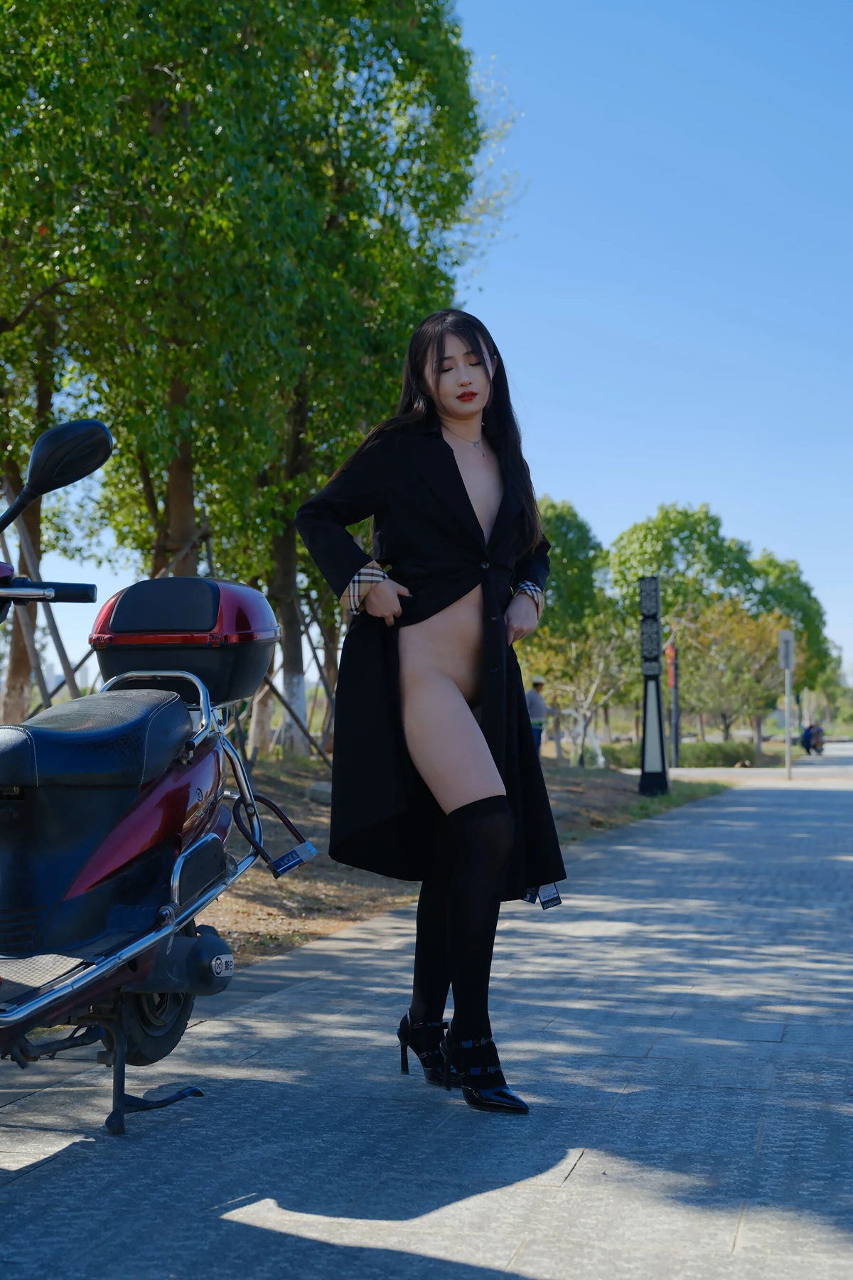 小泽 – 黑丝御姐 户外露出 Set.01