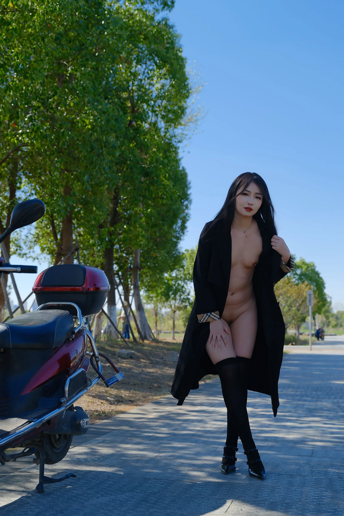 小泽 – 黑丝御姐 户外露出 Set.01