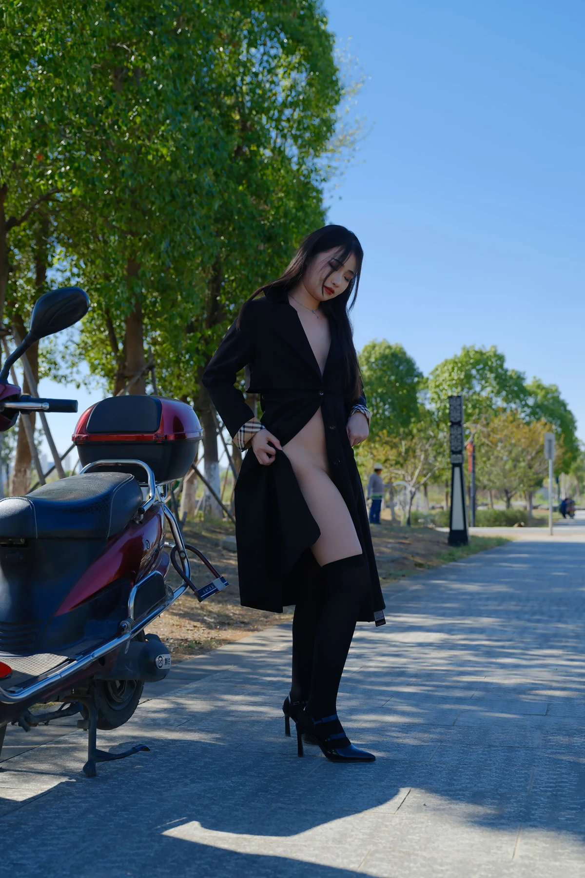 小泽 – 黑丝御姐 户外露出 Set.01
