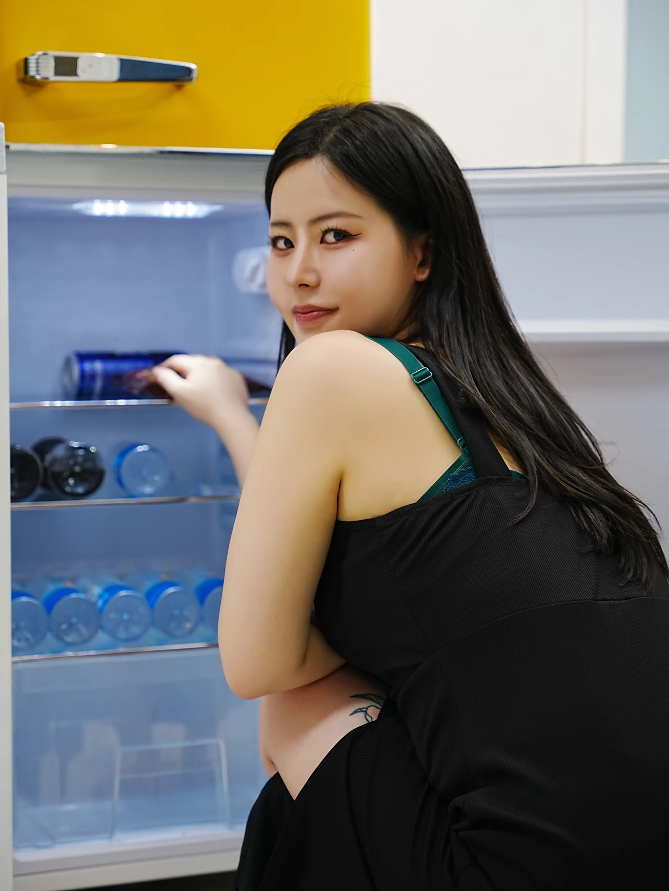 Choi Ri 최리, Photobook Vol.02 「Missy Look」 Set.01