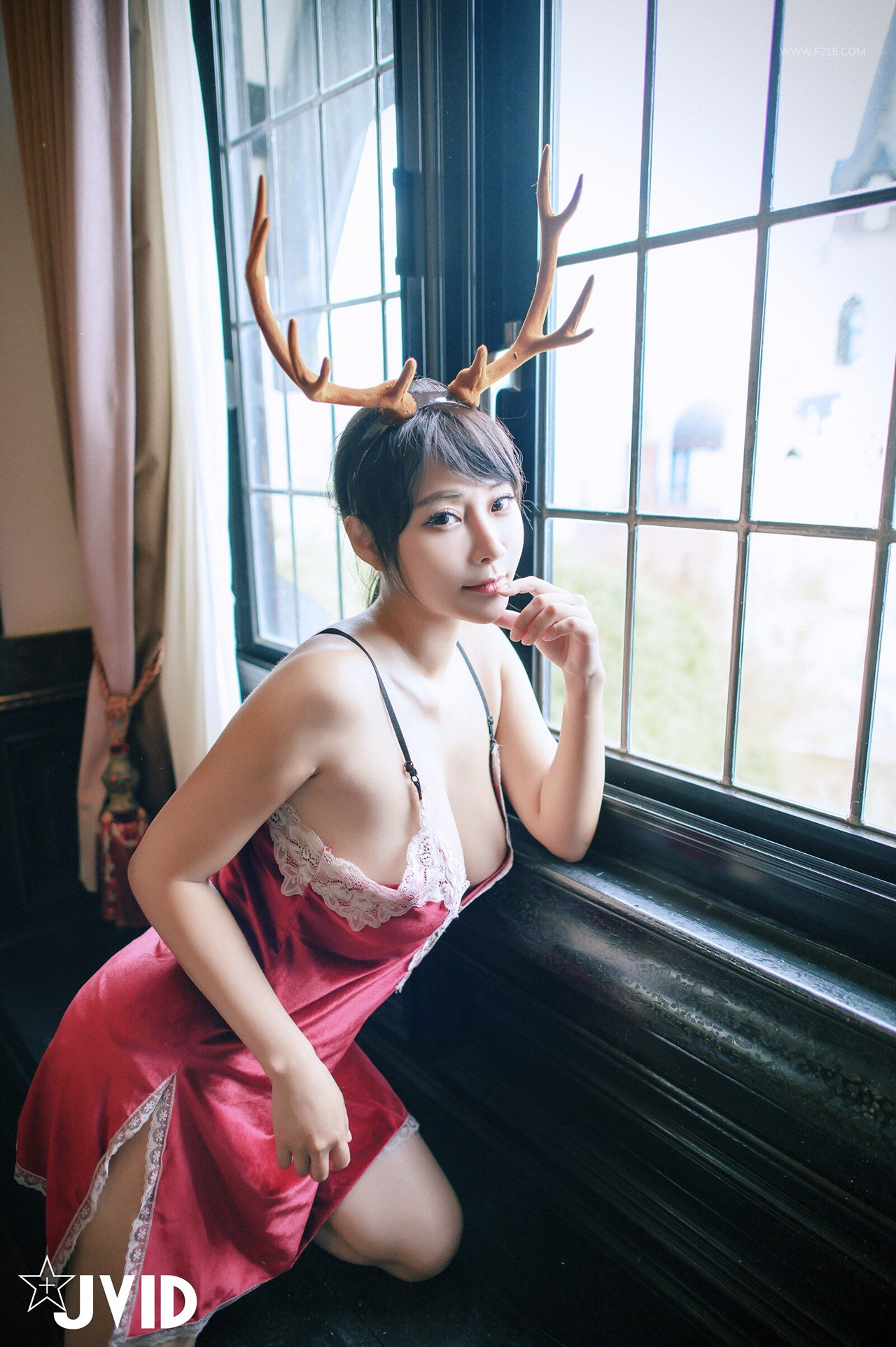 JVID Lele 樂樂 – 全輯上空無碼 巨乳女神 樂樂－鹿角女孩的報恩！ Set.02