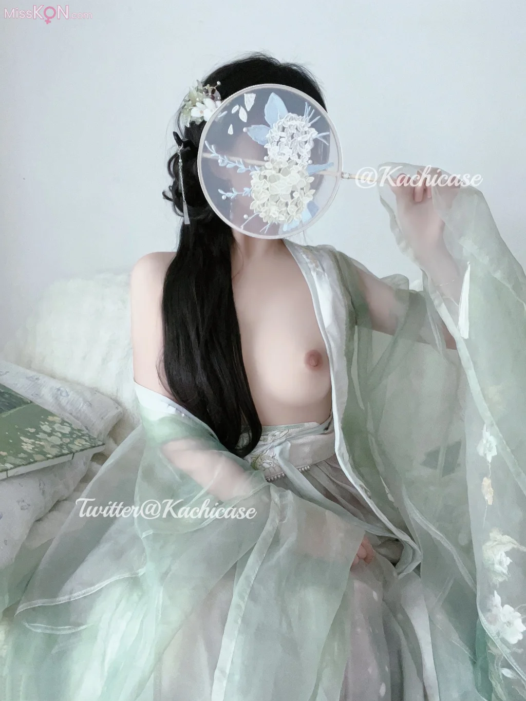 小粥_ 软萌白虎甜妹私拍福利