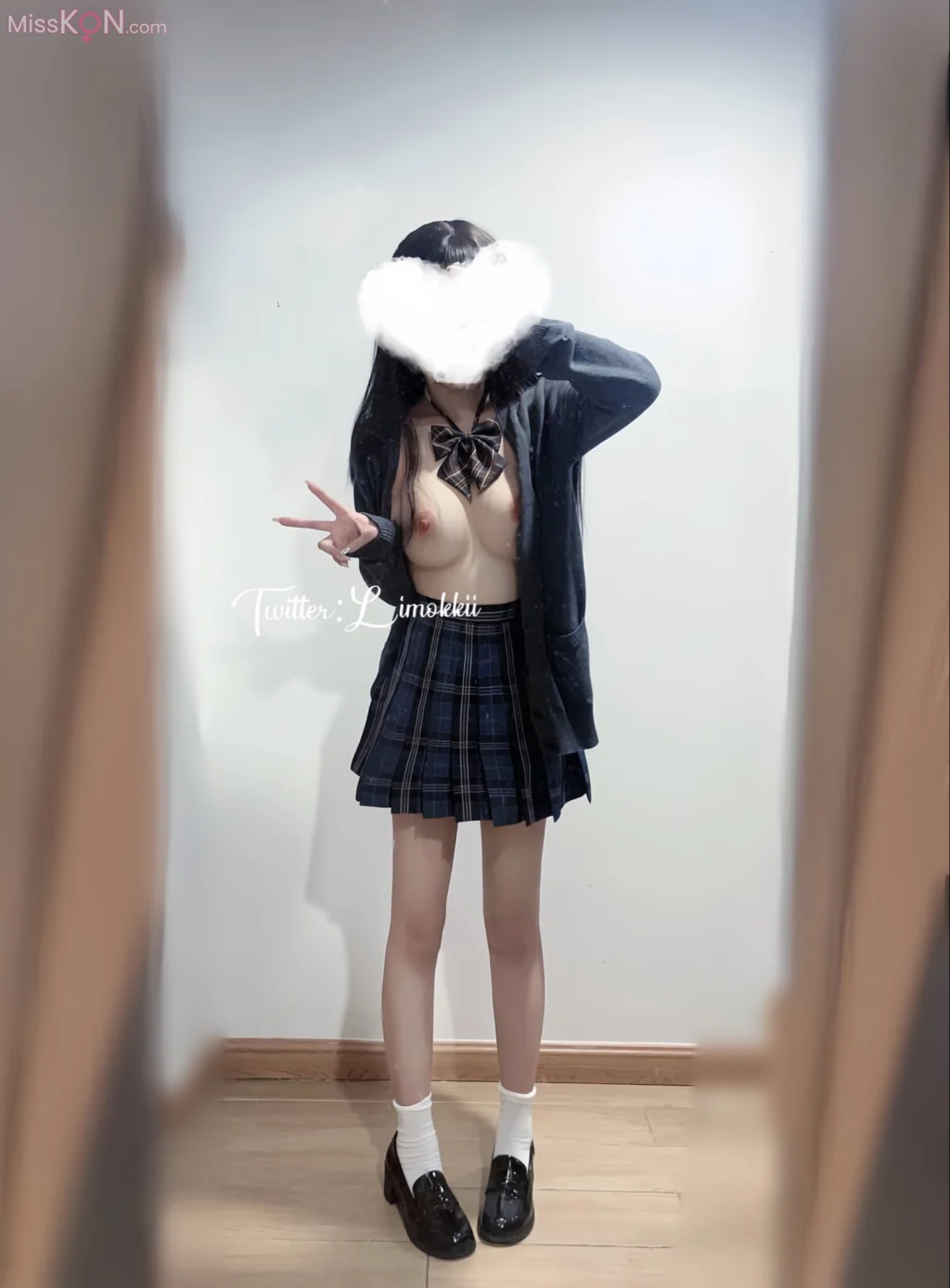 小粥_ 软萌白虎甜妹私拍福利