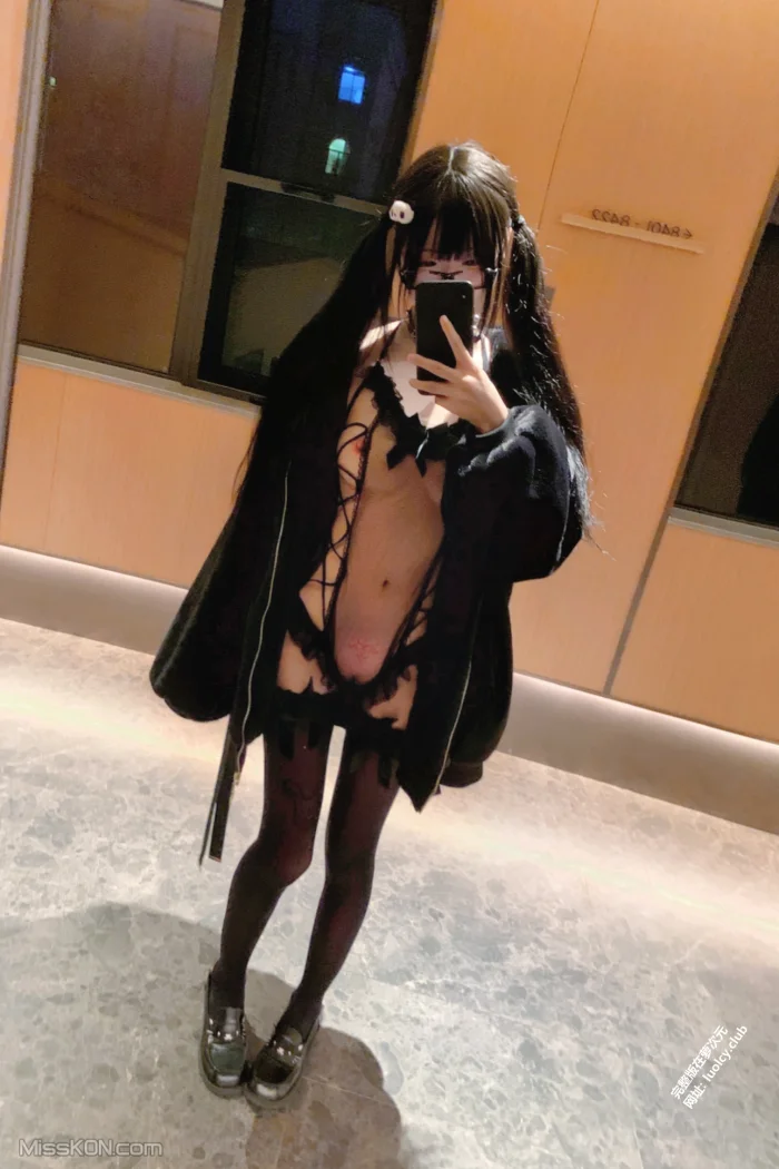 qqcattt1(小月喵)_ 双马尾白虎萝莉极品福利姬 11 qqcattt1(小月喵)_ 双马尾白虎萝莉极品福利姬