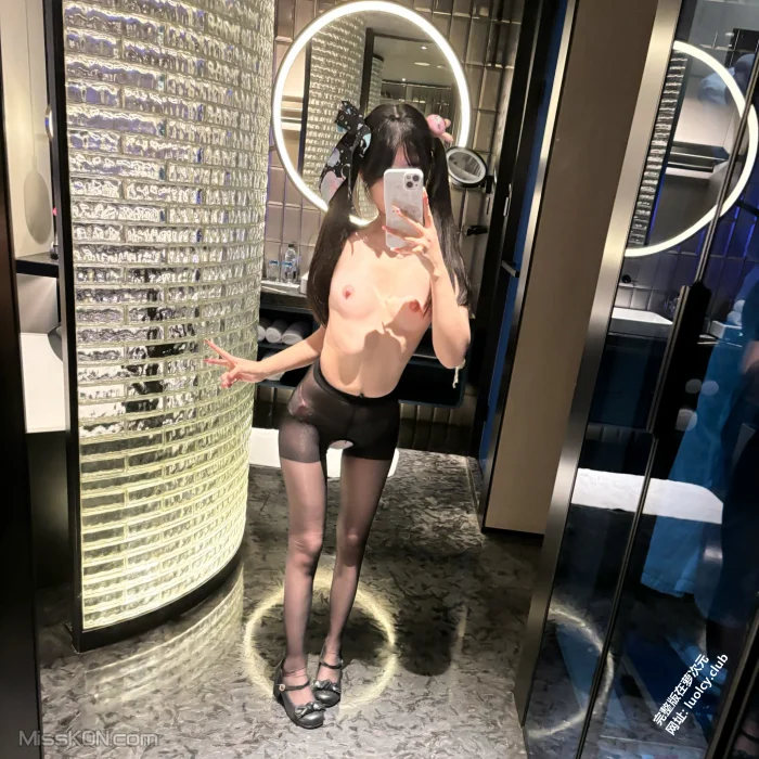 qqcattt1(小月喵)_ 双马尾白虎萝莉极品福利姬 17 qqcattt1(小月喵)_ 双马尾白虎萝莉极品福利姬