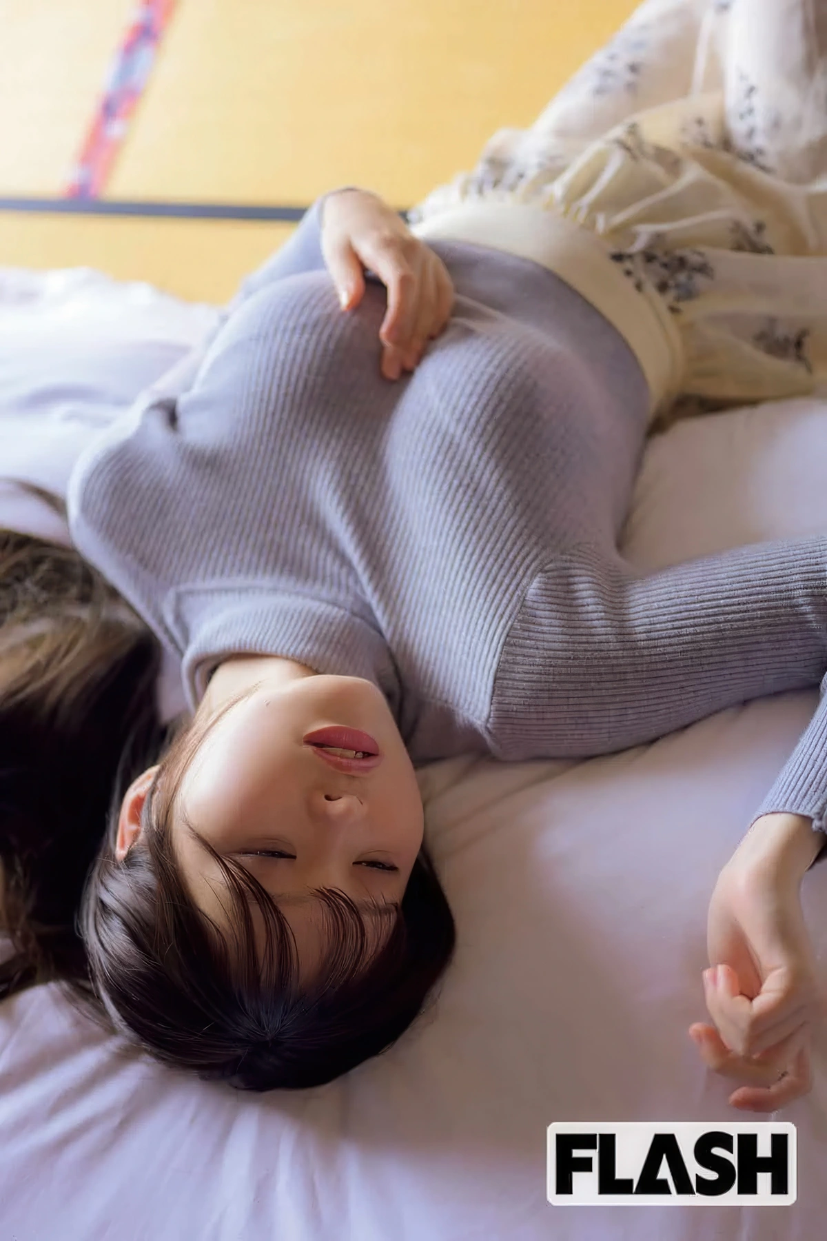 Mio Saeki 佐伯澪, Yuna Ego 江籠裕奈, FLASH 2025.08.19-26 (フラッシュ 2025年8月19-26日号)