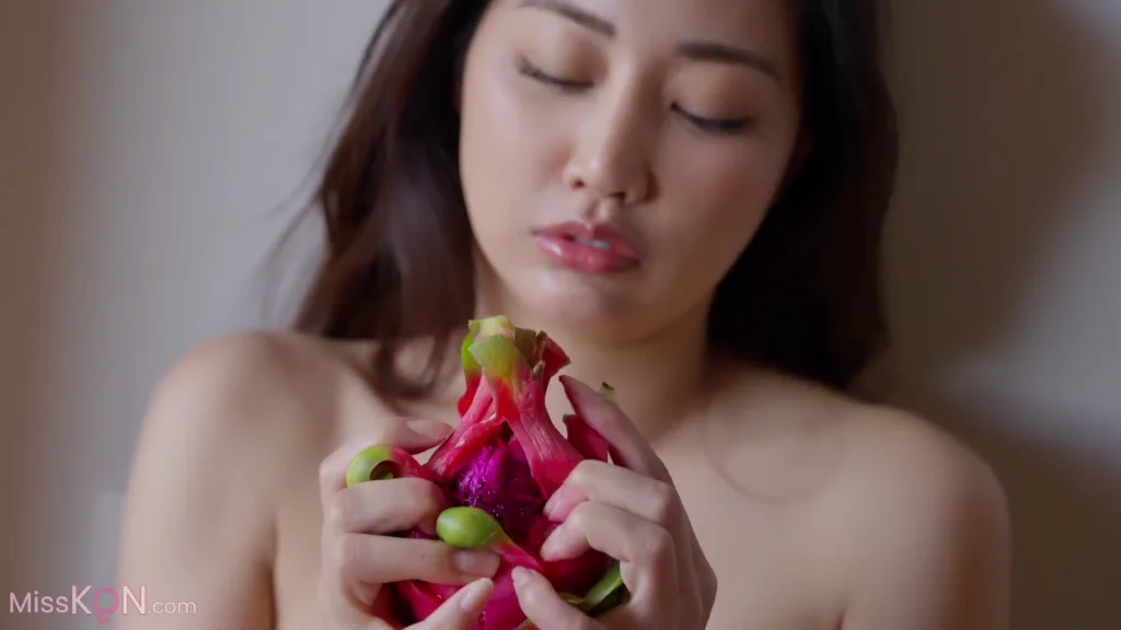 Miho Abe (あべみほ)_ FRIDAY GOLD Shocking! Nude Scenes 衝撃！濡れ場ヌード