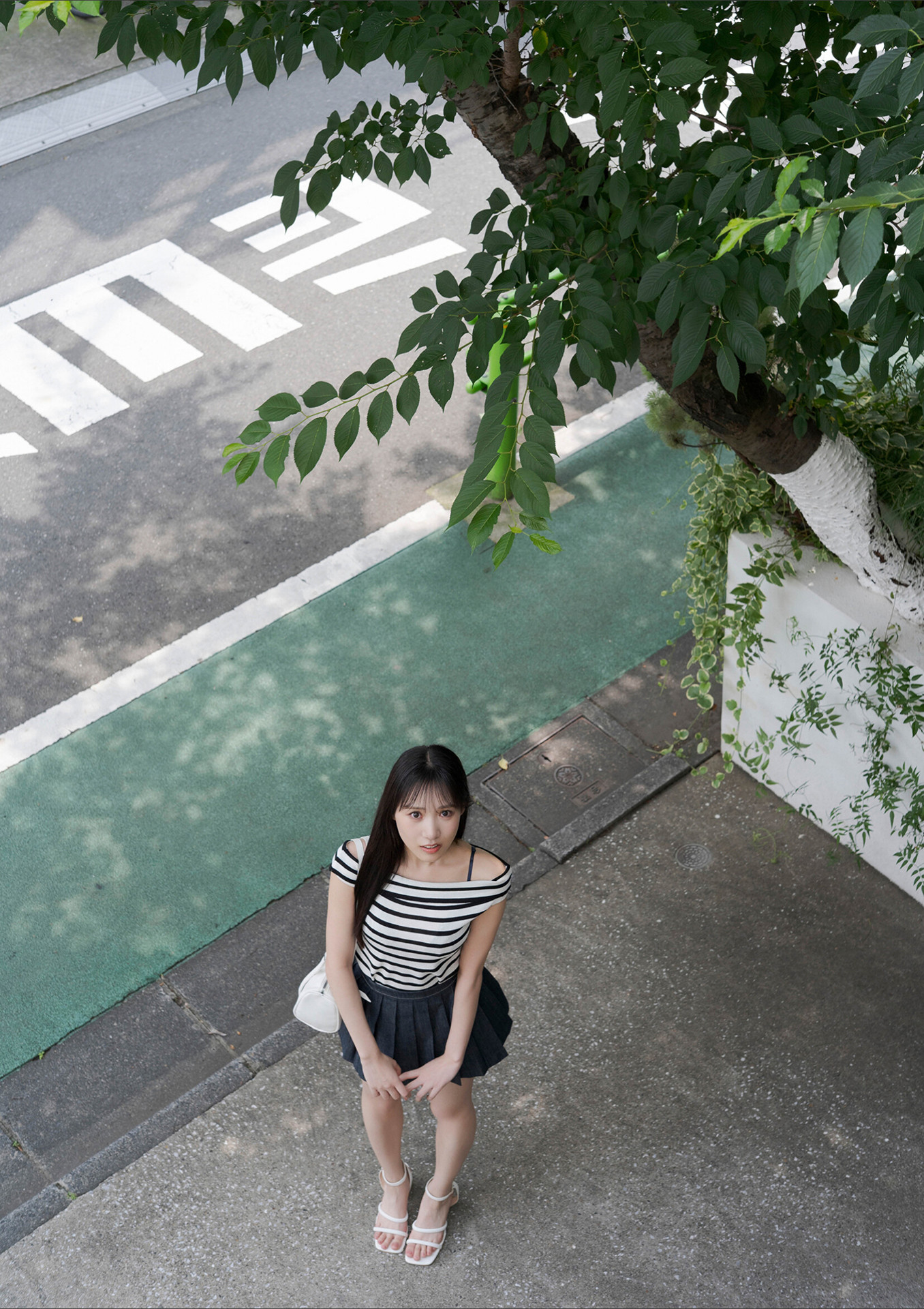 Sumire Yokono 横野すみれ, BUBKAデジタル写真集 「そのカーブ、反則級！」 Set.01