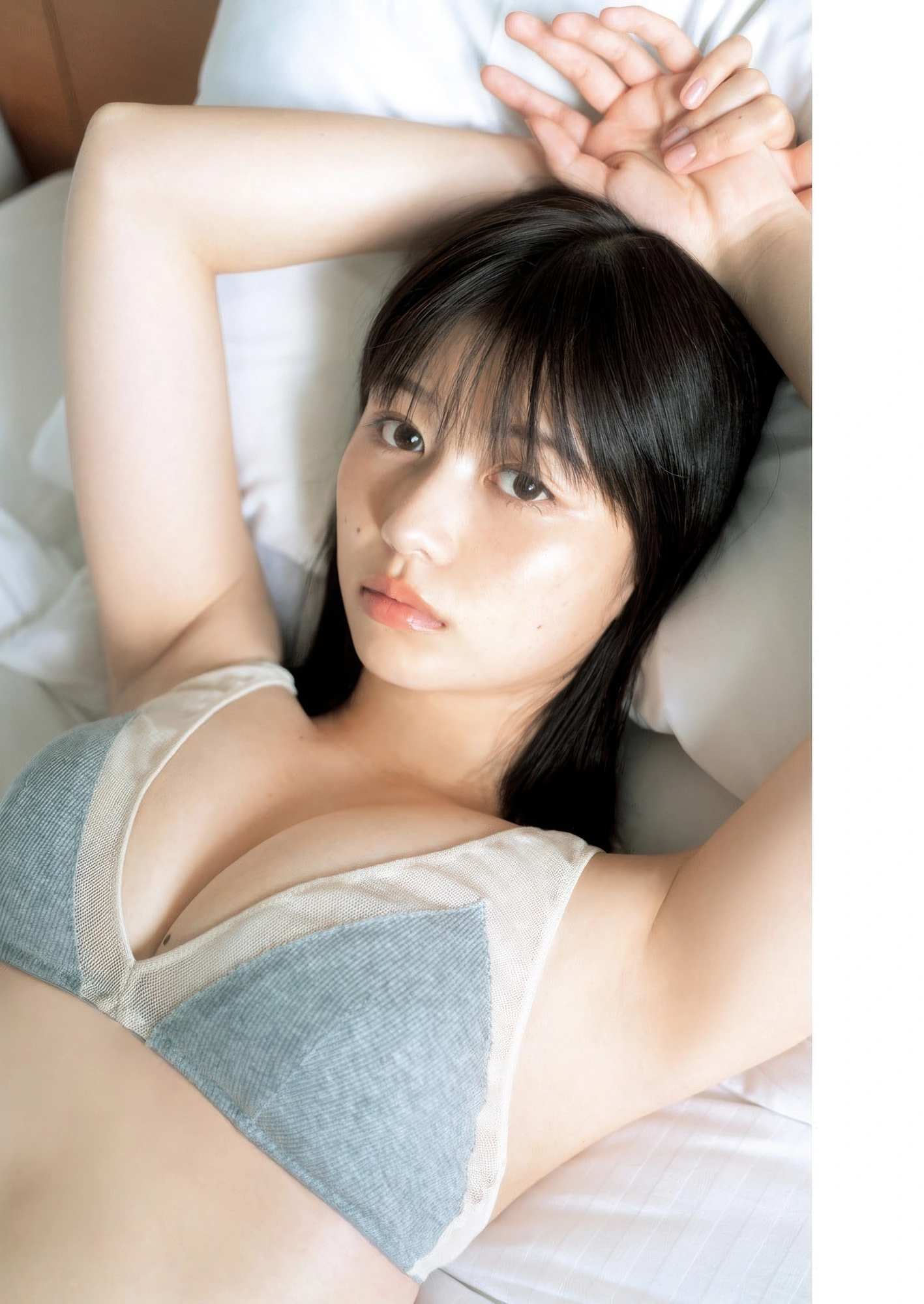 Yuzuha Saeki 冴木柚葉, Young Jump 2025 No.43 (ヤングジャンプ 2025年43号)