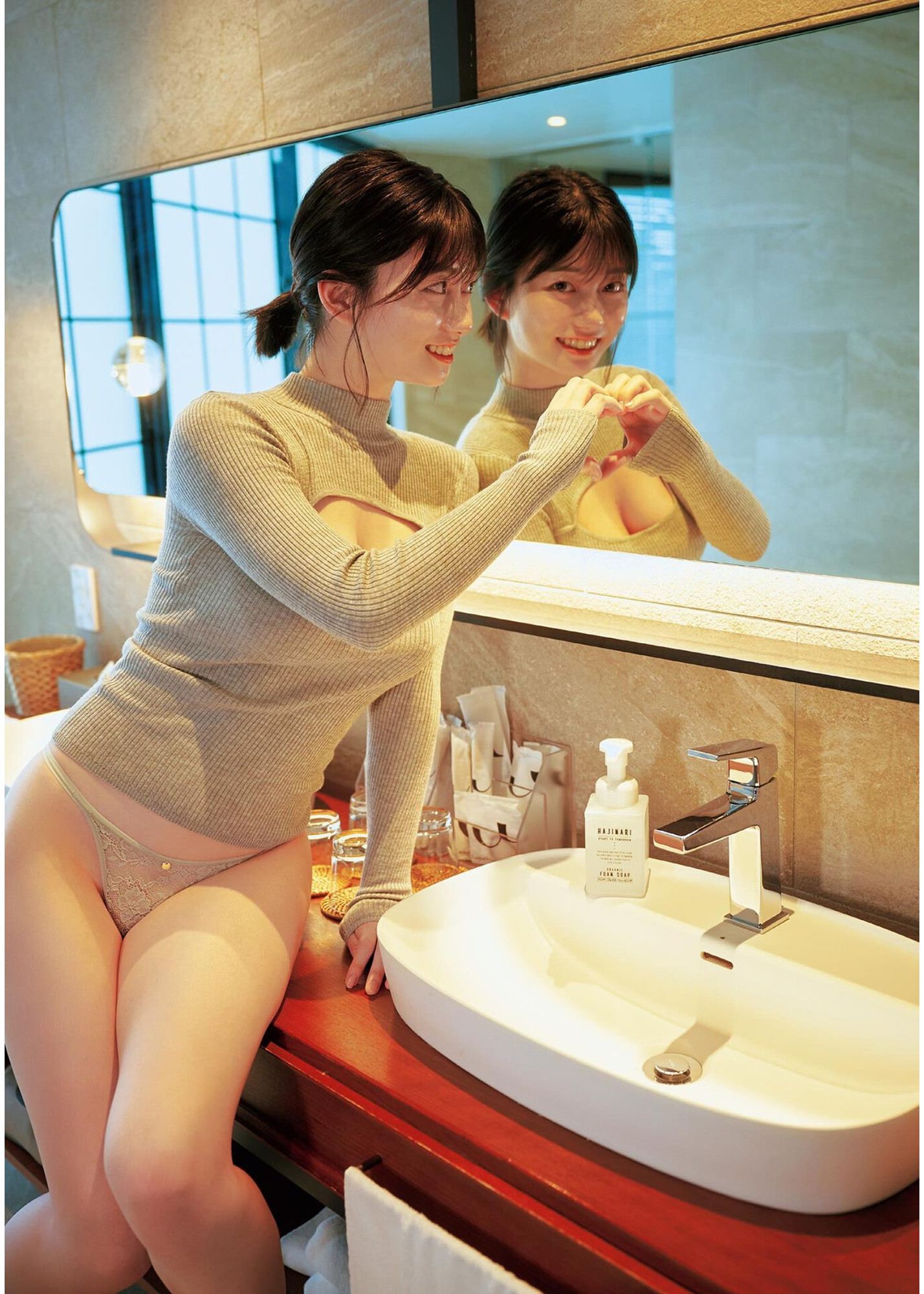 Kanna Seto 瀬戸環奈, 1st写真集 「Emerald」 Set.05