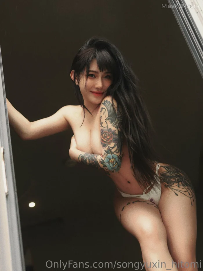 宋昱欣Hitomi_ OF私拍 童颜巨臀网红脸A4腰