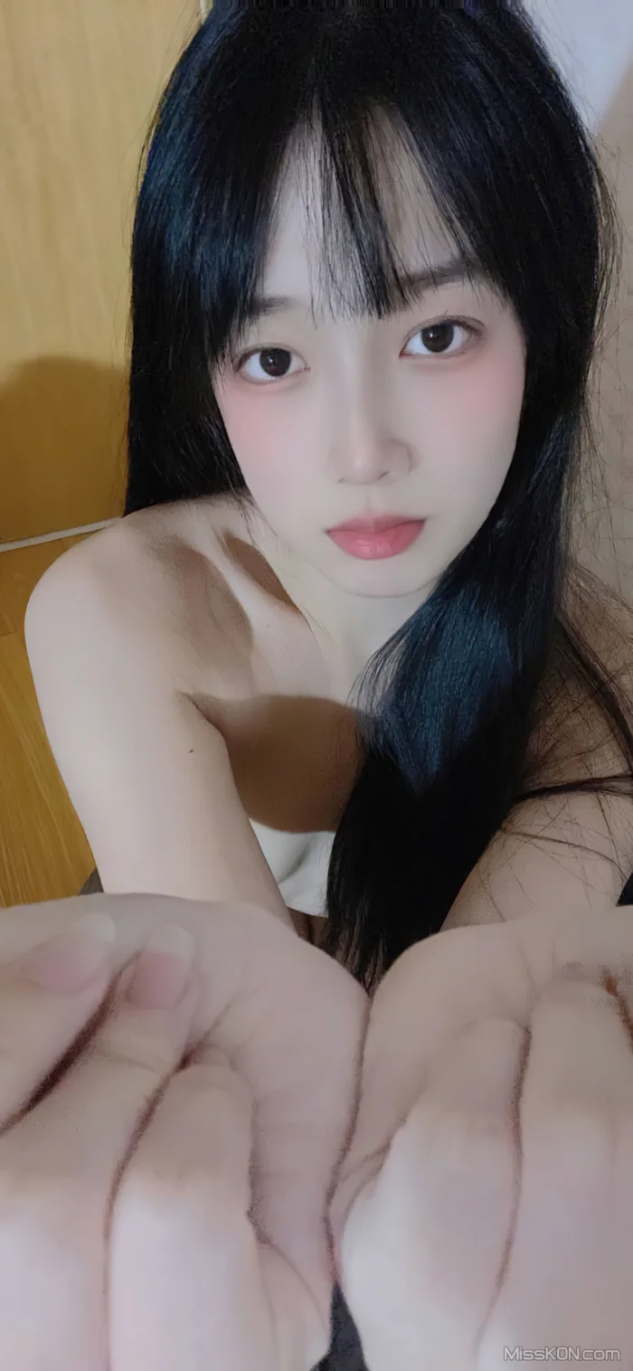 瑶瑶_ 纯欲小姐姐私拍