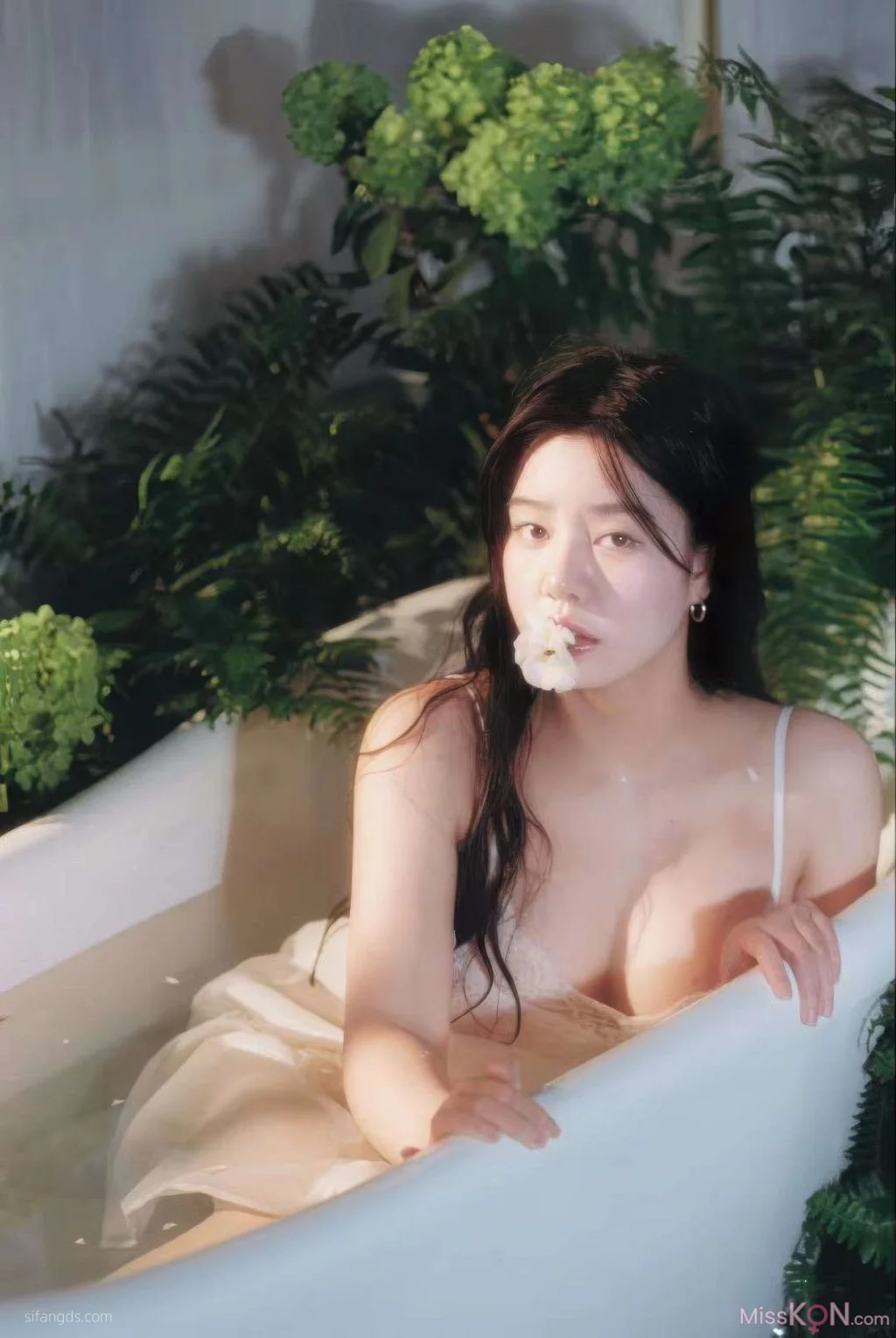 莎乐美(小苍老师)_ 网红外围 最新私密群门槛福利 17 莎乐美(小苍老师)_ 网红外围 最新私密群门槛福利