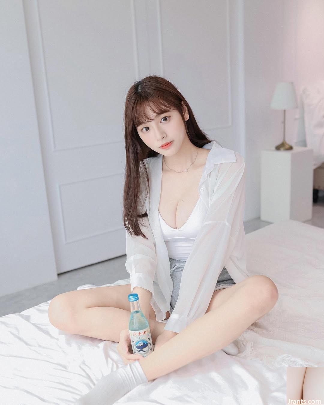 「YUN」气质美女藏不住火辣胴体