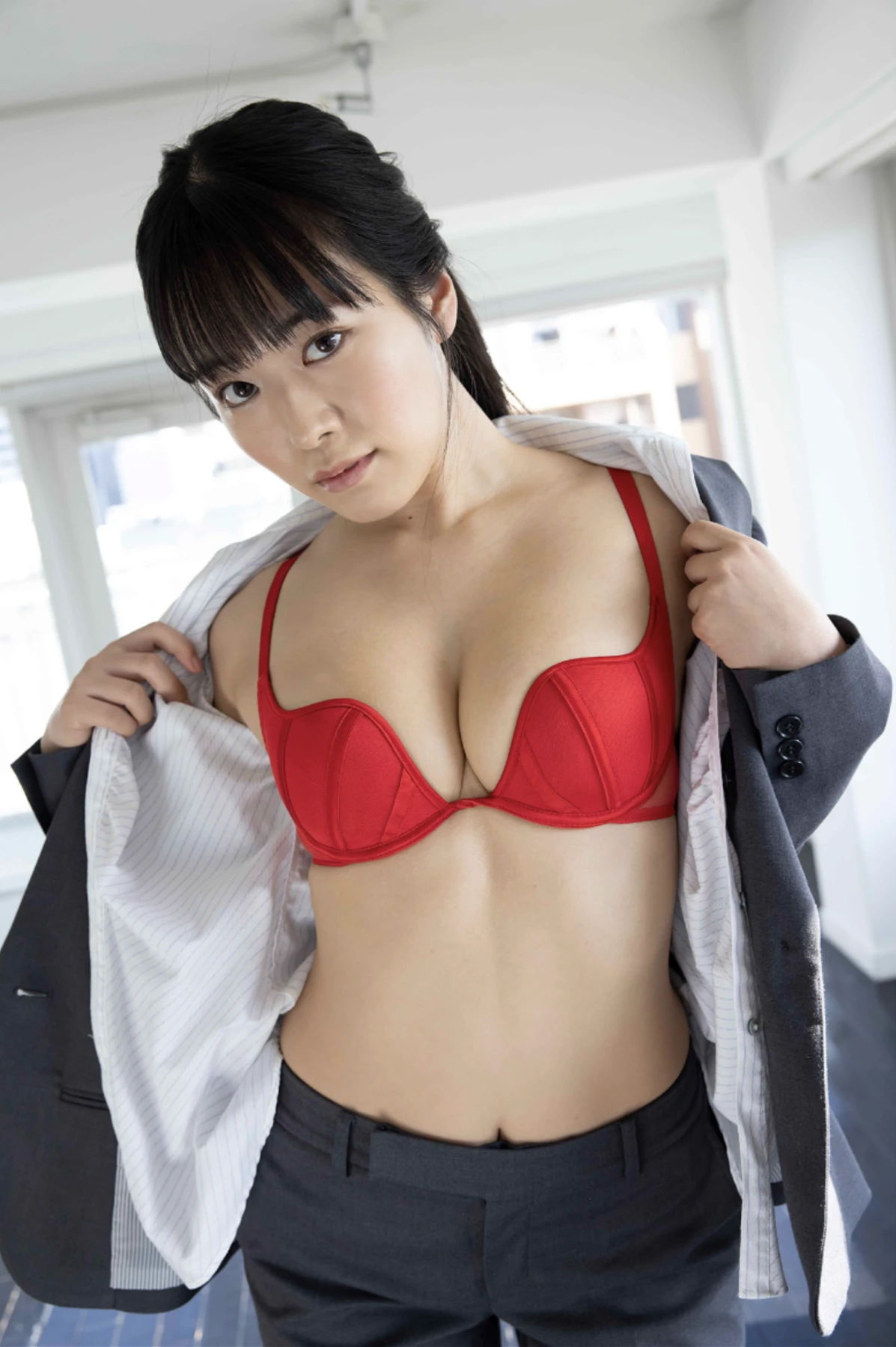 Umi Shinonome 東雲うみ, FLASHデジタル写真集 「商社OL破れちゃった」 Set.02