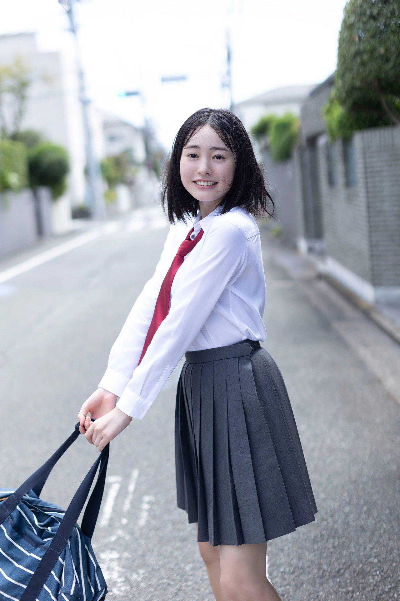 Miu Shirahama 白濱美兎, FLASHデジタル写真集 「ちょっぴりオトナ」 Set.01