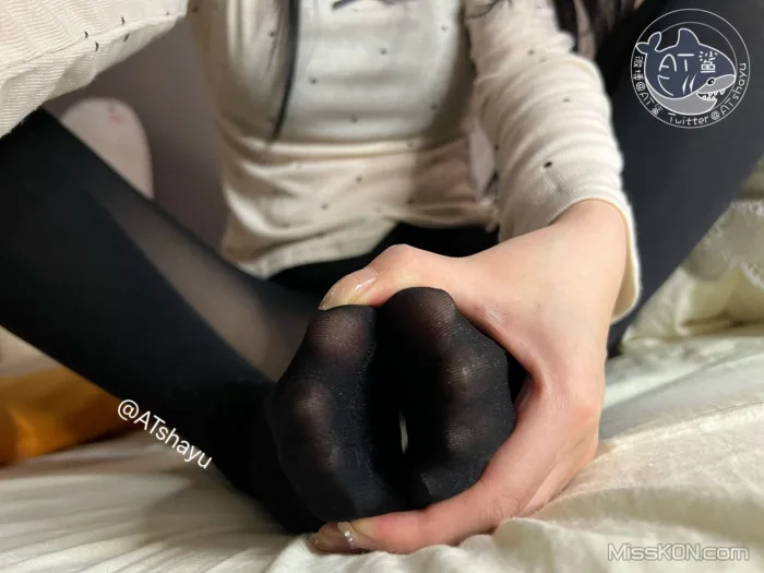 Coser@AT鲨_ 原相机质感黑裤袜