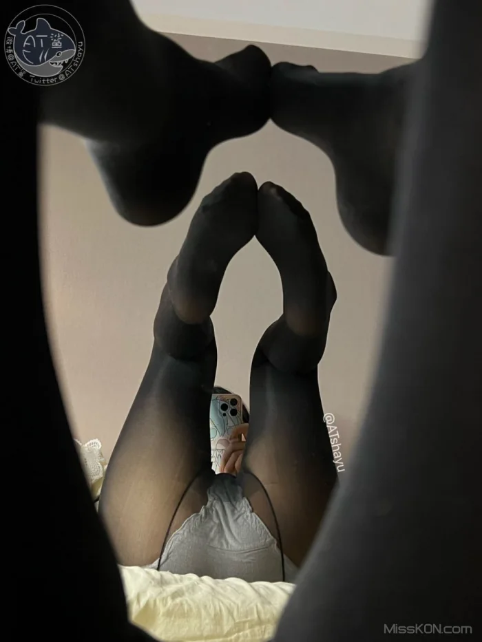 Coser@AT鲨_ 原相机质感黑裤袜