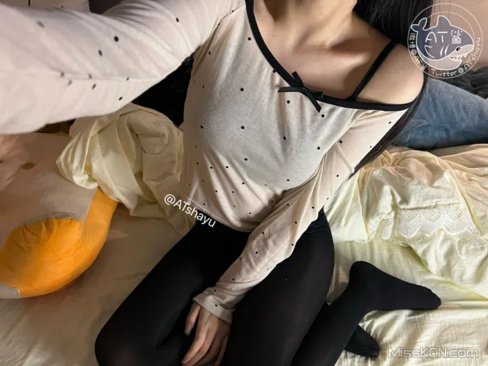 Coser@AT鲨_ 原相机质感黑裤袜