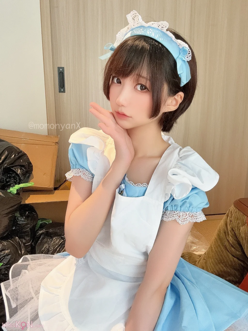 Coser@NAGISA魔物喵_ [Fantia]ゴミ屋敷掃除してるメイドさん