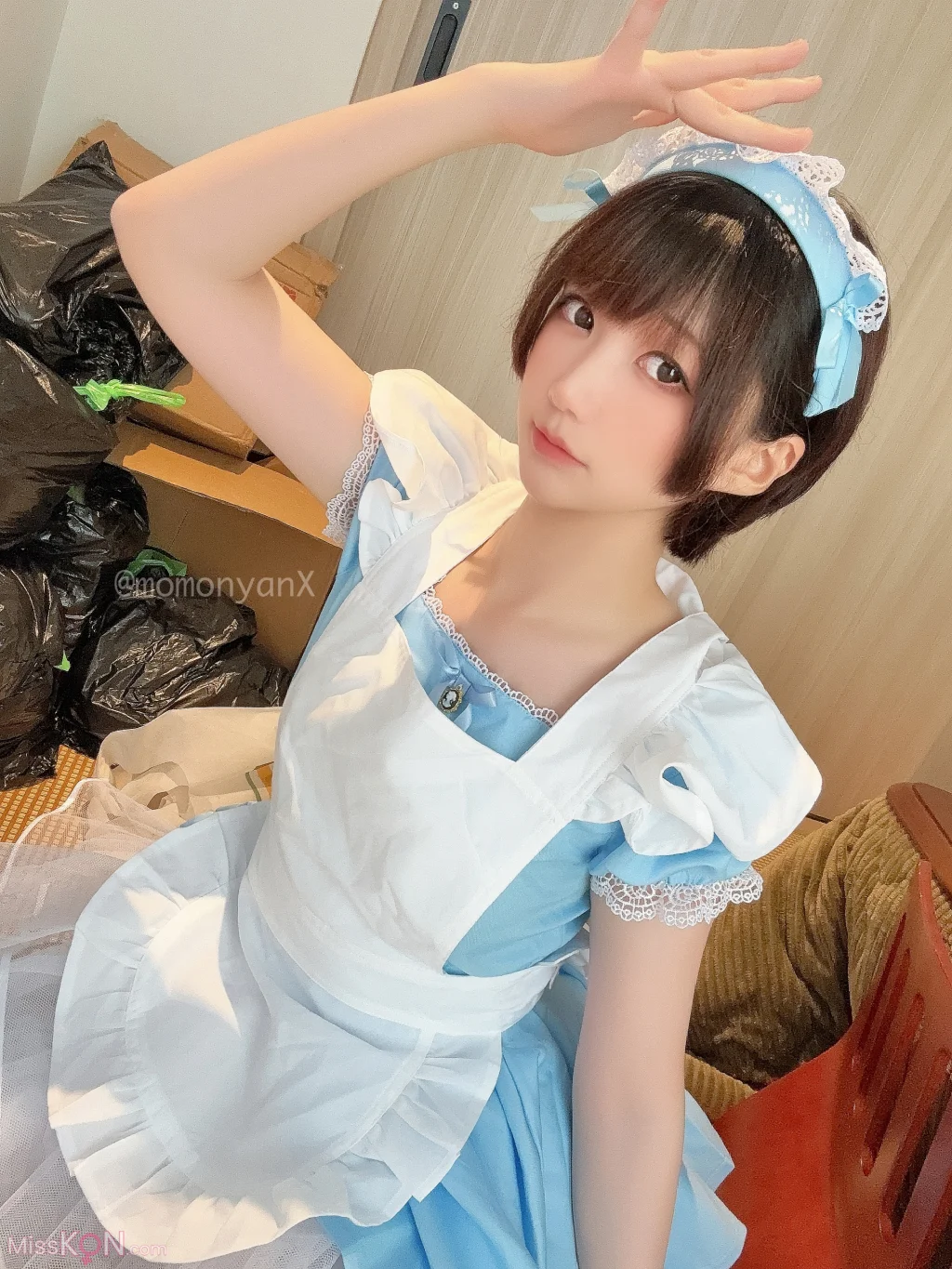 Coser@NAGISA魔物喵_ [Fantia]ゴミ屋敷掃除してるメイドさん