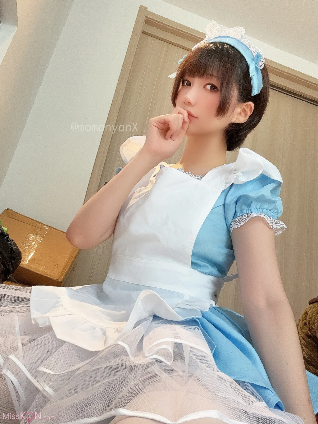 Coser@NAGISA魔物喵_ [Fantia]ゴミ屋敷掃除してるメイドさん