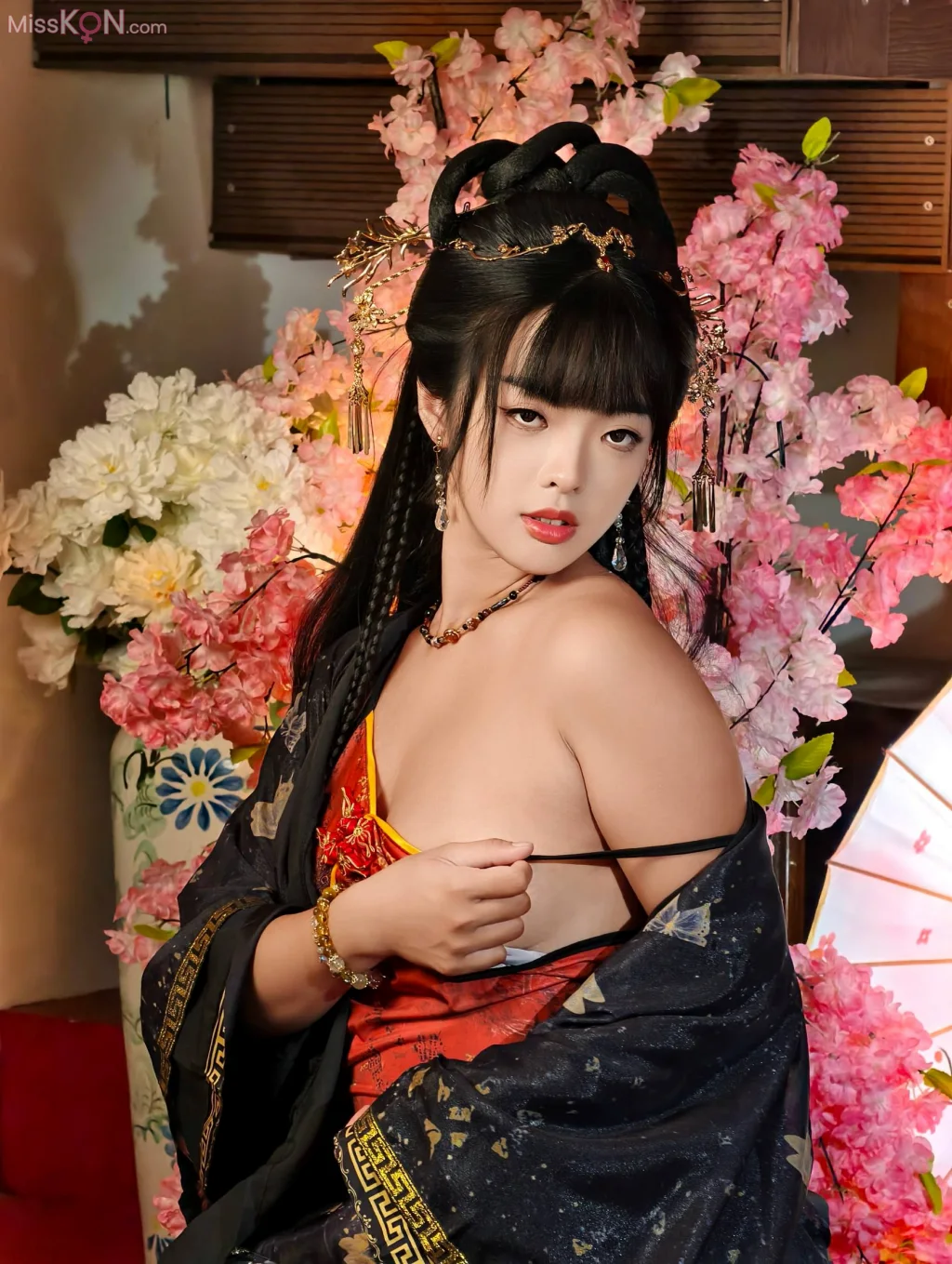Coser@五十_ 巨乳女侠就这样脱了 30 Coser@五十_ 巨乳女侠就这样脱了