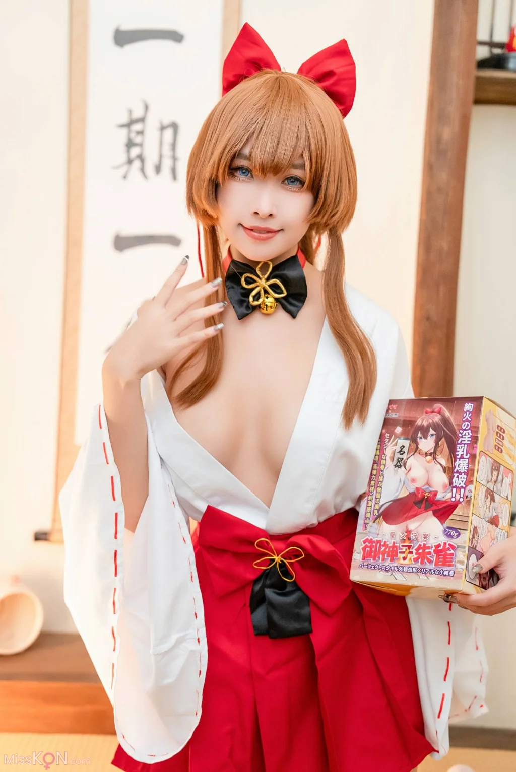Coser@慕慕Momo_ 聖女狩宴 御神子朱雀-傲嬌御姐全裸淫乳爆破！