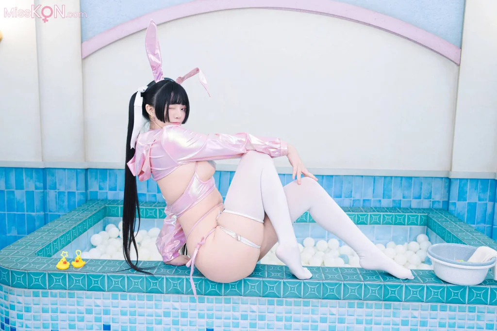 Coser@落落Raku_ 粉紅小白兔 公共澡堂裡盡情自慰！