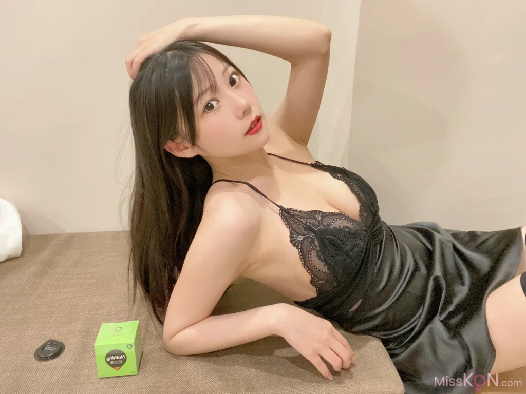 Coser@香草喵露露_ 大象黑色吊带睡衣