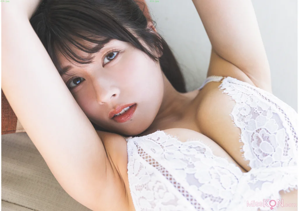 Yoshino Chitose (ちとせよしの)_【電子版だけの特典カット付き】 写真集『ｌｏｔｕｓ　ｓｅｒｅｎｉｔｙ』