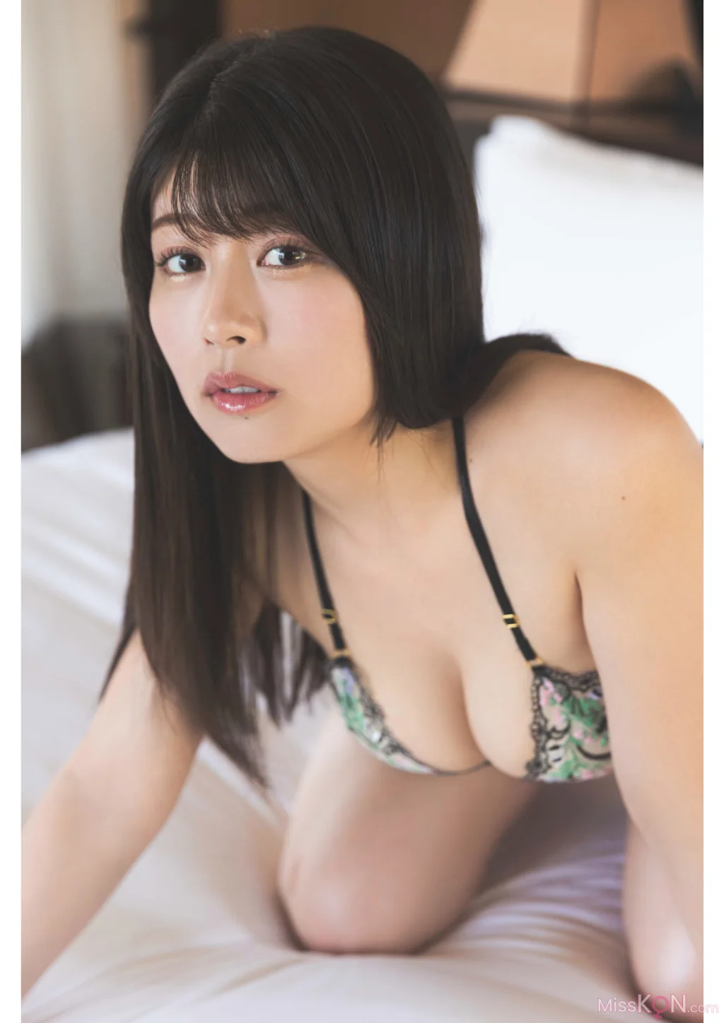 Yoshino Chitose (ちとせよしの)_【電子版だけの特典カット付き】 写真集『ｌｏｔｕｓ　ｓｅｒｅｎｉｔｙ』