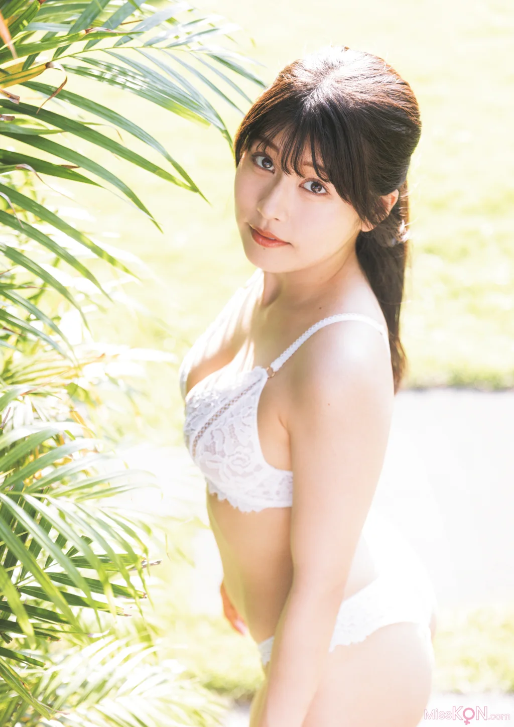 Yoshino Chitose (ちとせよしの)_【電子版だけの特典カット付き】 写真集『ｌｏｔｕｓ　ｓｅｒｅｎｉｔｙ』